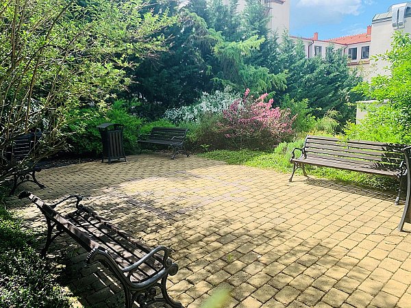 Relaxační zahrada s odpočinkovou terasou